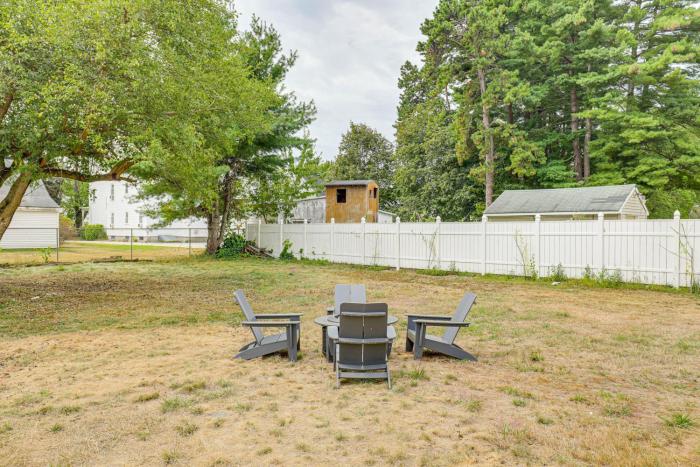 BBQ Ready Historic Apt 3 Mi to Dtwn Manchester