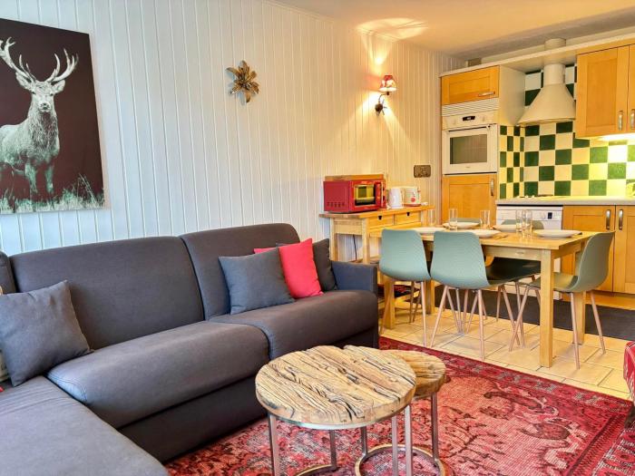 Appartement Central avec Jardin Privatif aux Gets, Proche Commerces et Pistes - FR-1-623-236