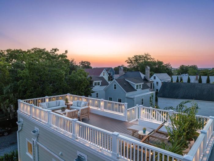 Hot Tub & Rooftop & Parking - 3 Blocks to King