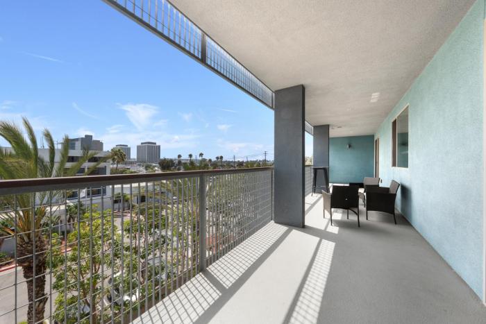 The Iris-Modern 3BD in the Heart of Marina del Rey-Pool,Gym,Jacuzzi-Near LAX