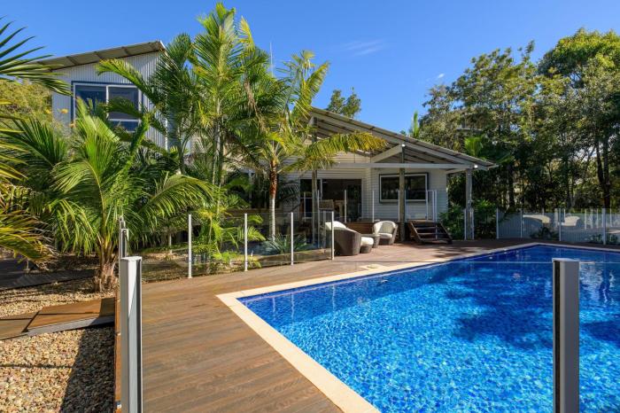 24 Naiad Court - Rainbow Shores. Pool. Wifi. Walk to beach