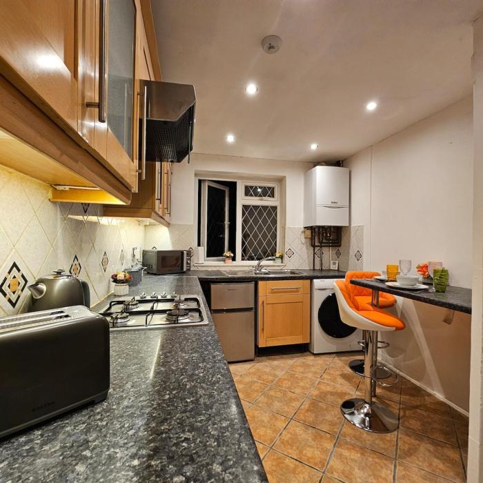 Stylish and Amazing Suite with Private Bathroom!