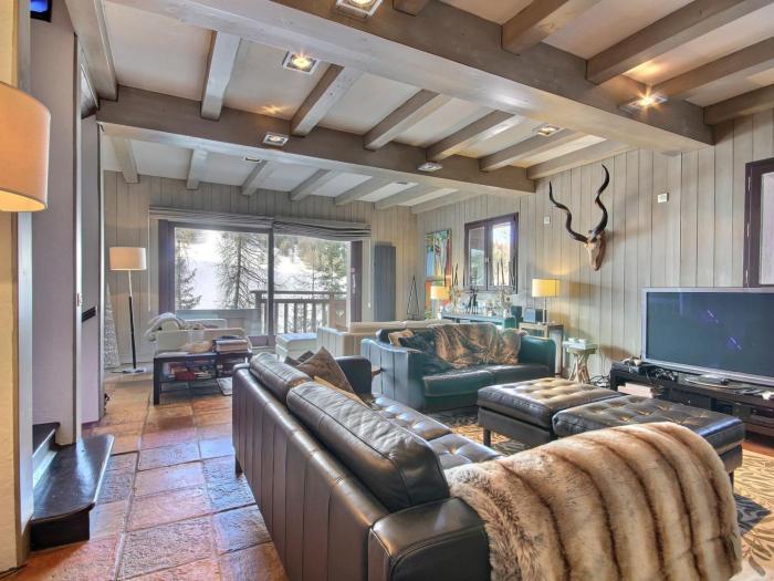 Chalet spacieux avec terrasse et jacuzzi, proche des pistes pour 14 personnes - FR-1-455-268