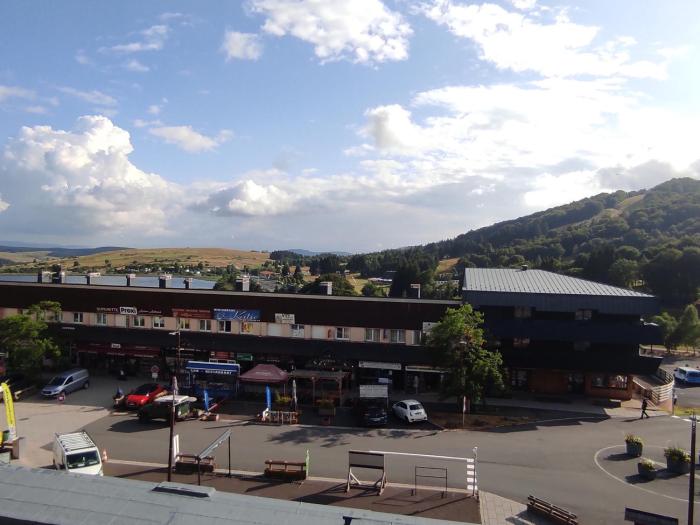 Grand Appartement à Super Besse pour 6 personnes avec WIFI - FR-1-814-149