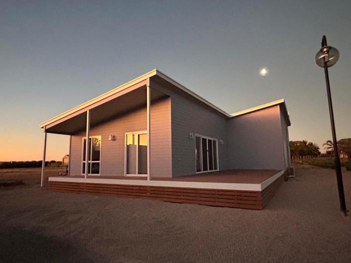 Driftwood Beach House - Coastal Haven North Beach
