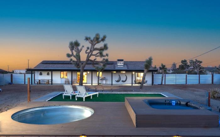 Pool, Spa, Game Room, EV Charger, Pets Ok, Modern Oasis, 3 Bedrooms - Sleeps 10