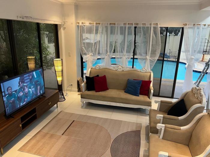 4BR Tipolo rest house with Pool Sauna billiards hockey