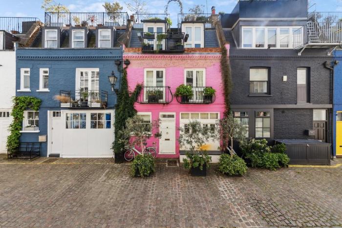 Iconic Pink House from Love Actually, Notting Hill