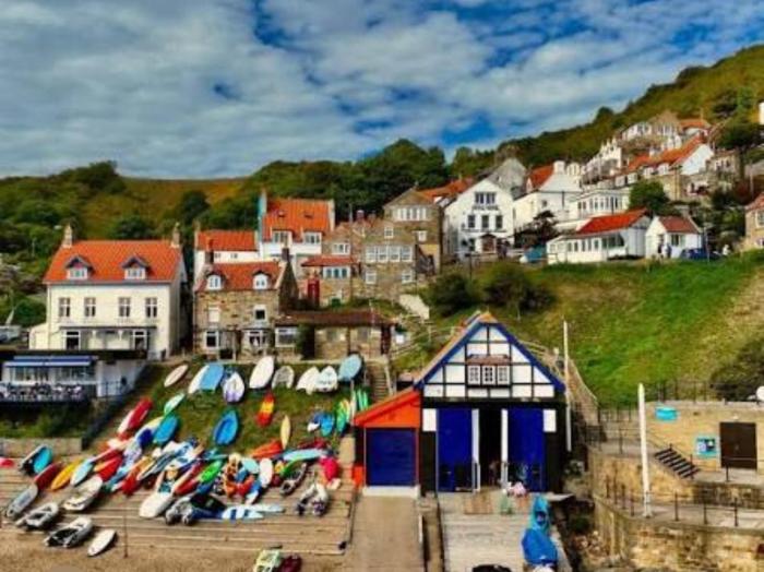 Roe Deer Lodge with Wood-Fired Hot Tub - Alum House Litlebeck, Whitby