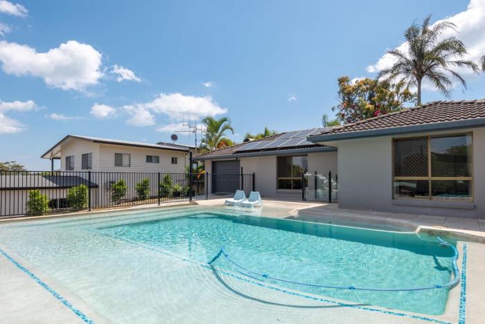 Dream Pool - Rainbow Beach