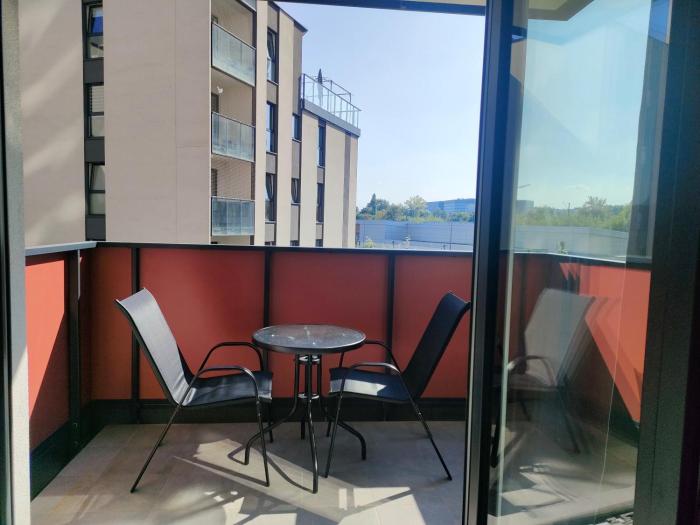 3-Bedroom Apartment with 2 Free Parking Spots - TAURON ARENA