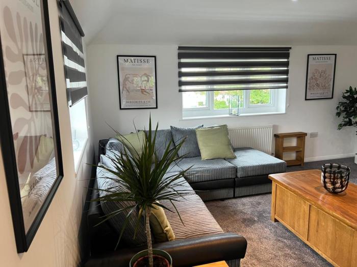 Gatwick 2 Bed Apartments Free Parking