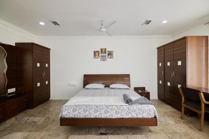 LakeView Penthouse Room Himayatnagar