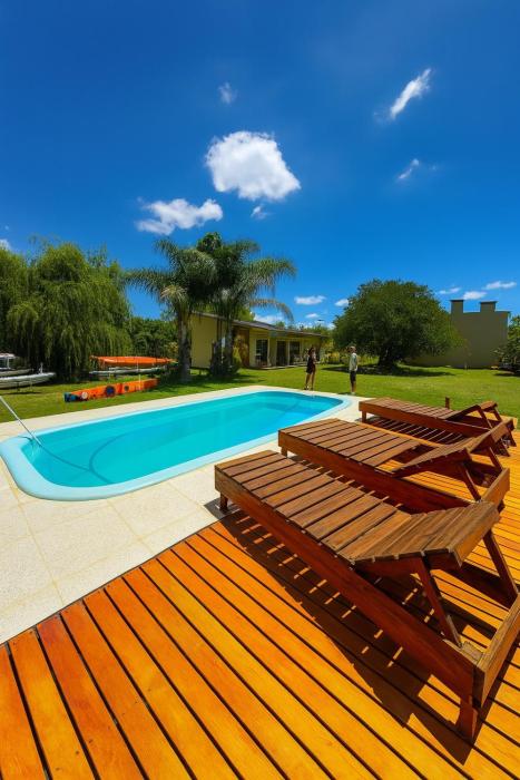 Casa con pileta y verde a 5 minutos de costanera Gchú