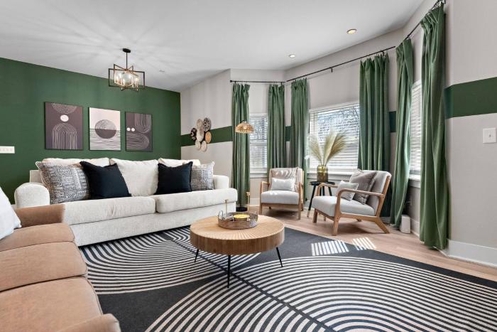 *NEW* Charm on Church ~ Cozy, Modern, Downtown Apt