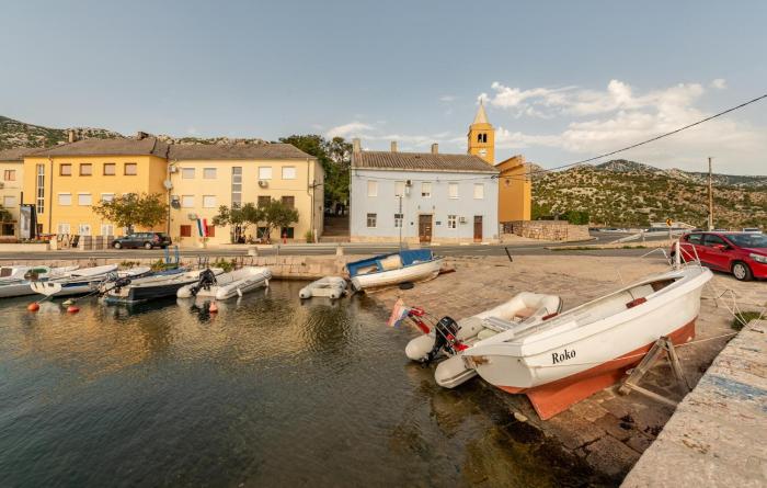 Beautiful Apartment In Karlobag