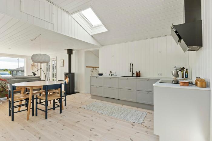 Split-Level Holiday Home With View Of Årø