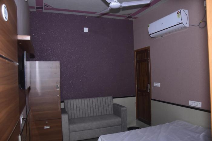 Hotel Khatri & Restaurant