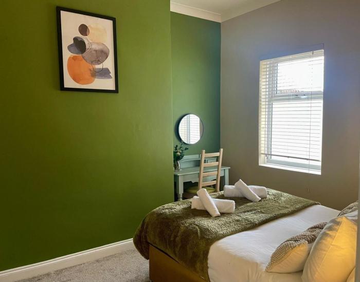 3-Bed Home Close to City Centre, Stadium & Baltic