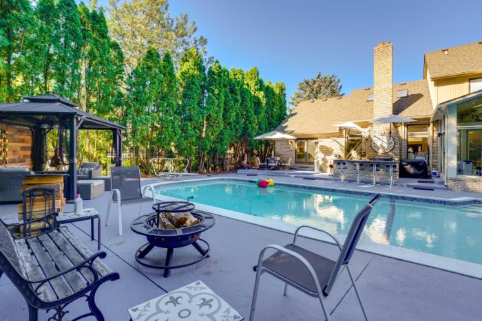 Indoor and Outdoor Entertainment! Luxe Michigan Home