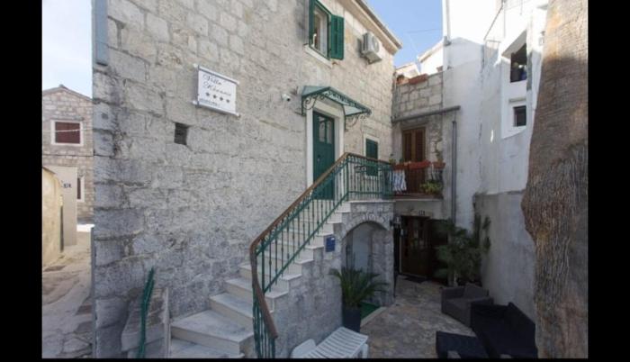 Stone Garden Escape with jacuzzi