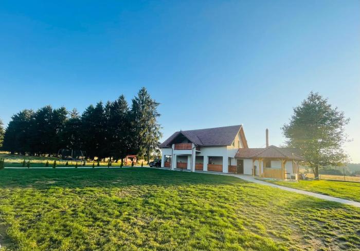 Szencsedi kulcsosház medencével