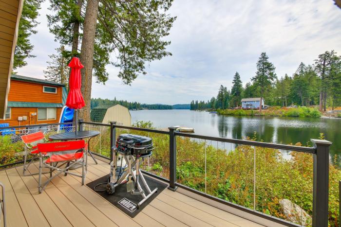 Steps to Sacheen Lake Cute Studio Cabin with Deck