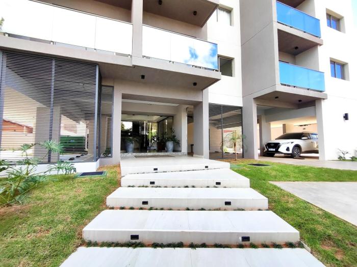 Brand new and cozy loft minutes from the Airport