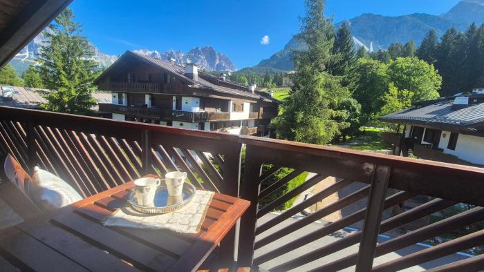 Apartment 5 Torri, tipico attico a Cortina