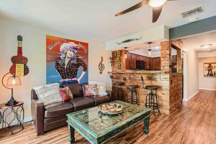 WineDown in Music City FREE Park POOL View