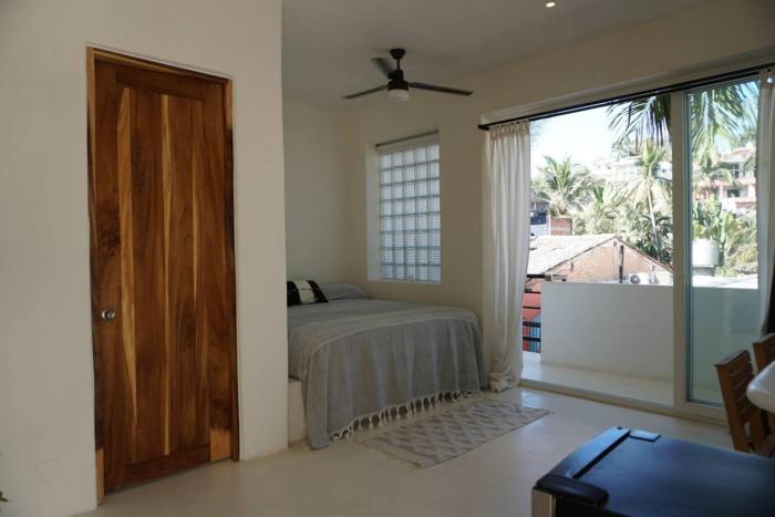 Cental beachside studio