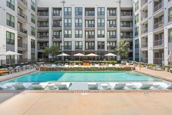 Stylish 1BR Retreat in Houstons Sawyer Yard Art District Minutes to Downtown