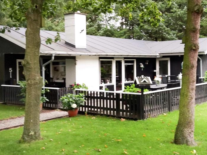 8 person holiday home in Hals-By Traum