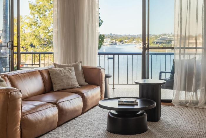 Alis Waterfront Escape - Relaxing Getaway, Near Kirra Beach