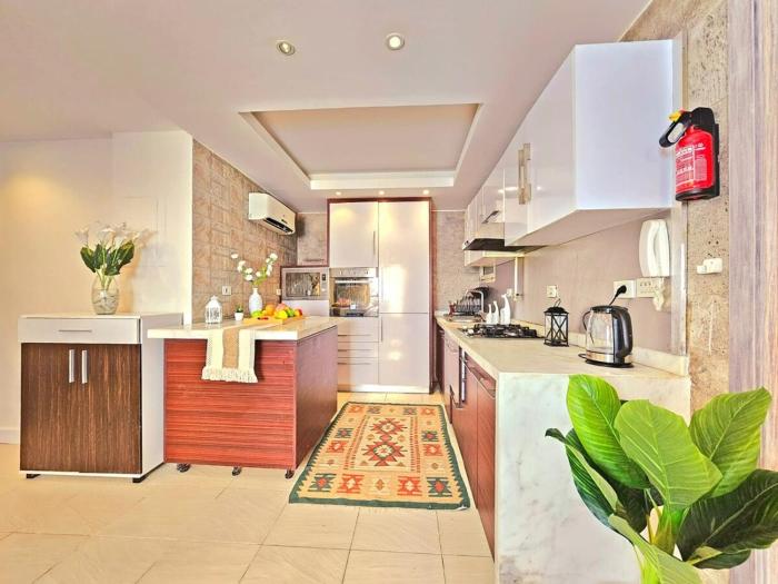 For less, modern 3BR surrounded by green views