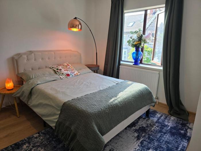 Selene Apartment in Heart of Glastonbury