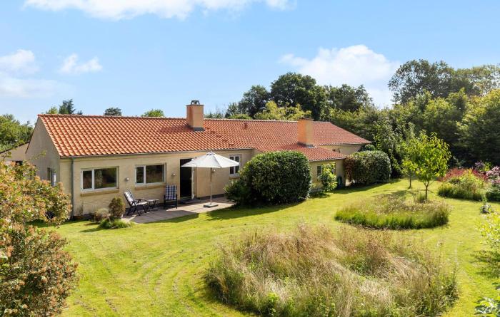 4 Bedroom Lovely Home In Dronningmølle