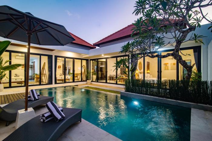 Villa CanSavina - 3 Rooms - Center Of Seminyak Airport pickup included