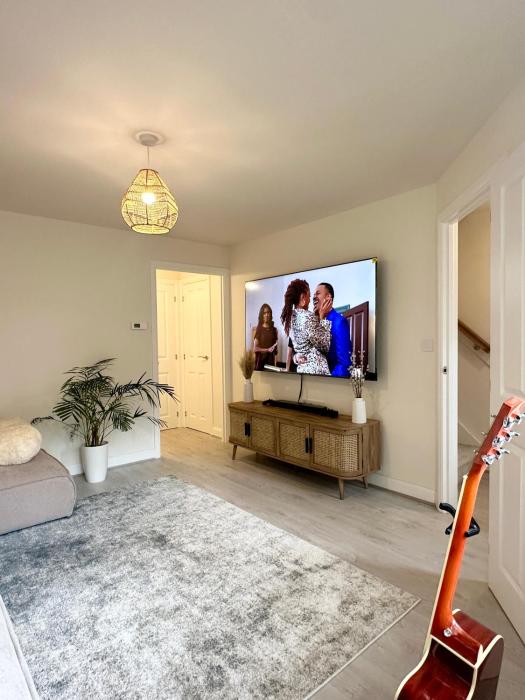 Charming 1 Bedroom with Private Bath