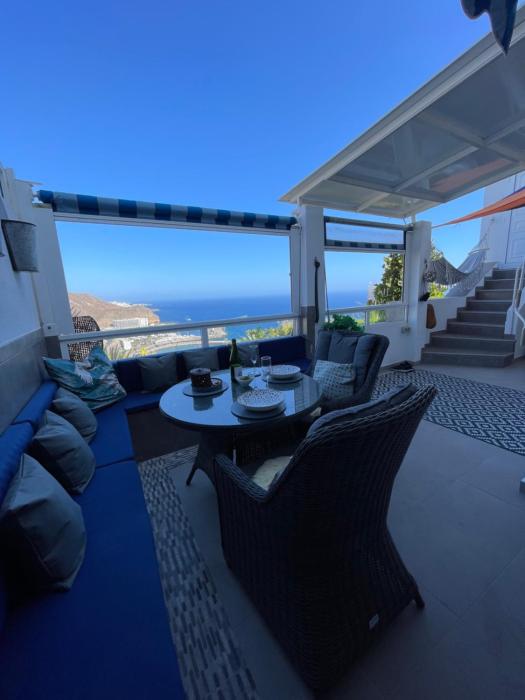 A Cliffside Ocean View Sanctuary for Couples