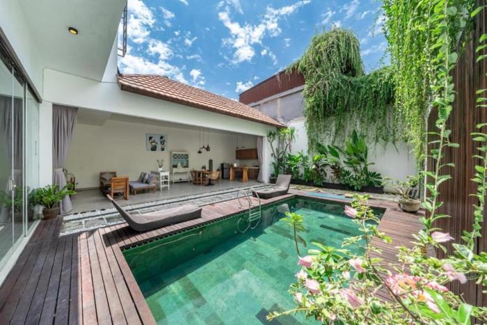 Modern Tropical 2BR Villa in Seminyak Kuta with Pool & Garden
