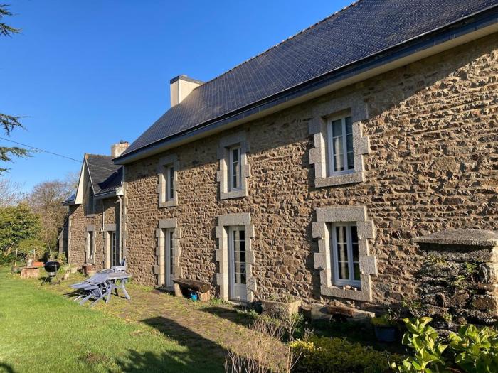 Complete House with 6 bedrooms and life space