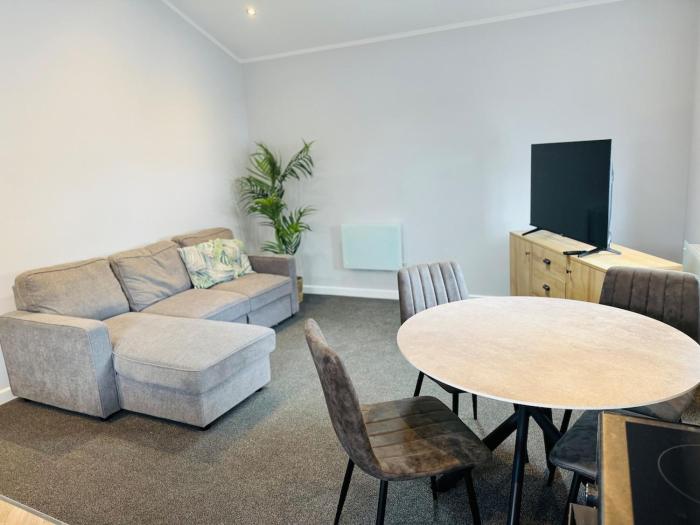 1 bed ground floor flat free parking