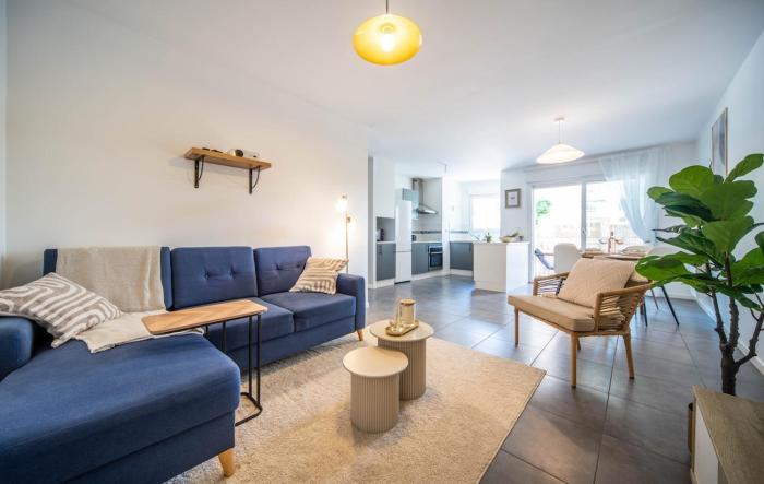 Royal Ciné Room 6 People Movie Night Netflix Fiber Free Parking