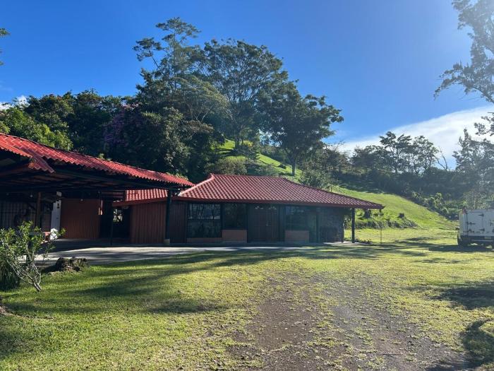 Posada de Leda y Jose, Casa de campo en la zona de Santa Cruz de Turrialba