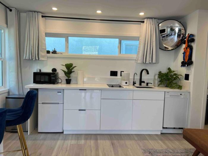 Cute Studio with AC and Backyard