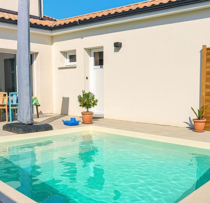 Lits faits, valise à poser, 3 mn Futuroscope