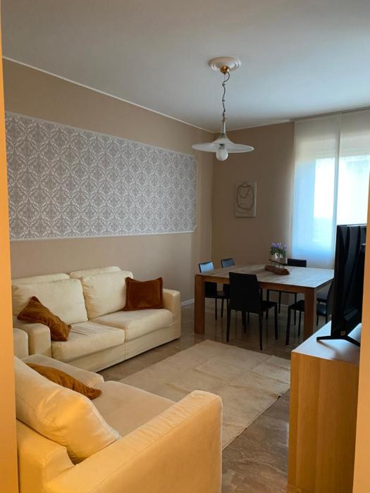 Bilocale di Prestigio a pochi passi a piedi dallo IEO 10 minuti in auto da HUMANITAS 15 minuti dal centro di Milano