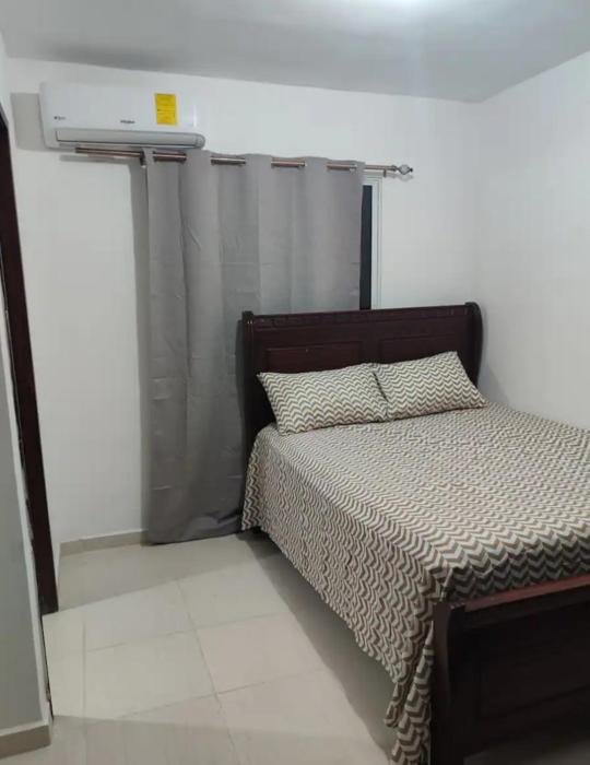 Habitación con baño privado y otras áreas compartidas