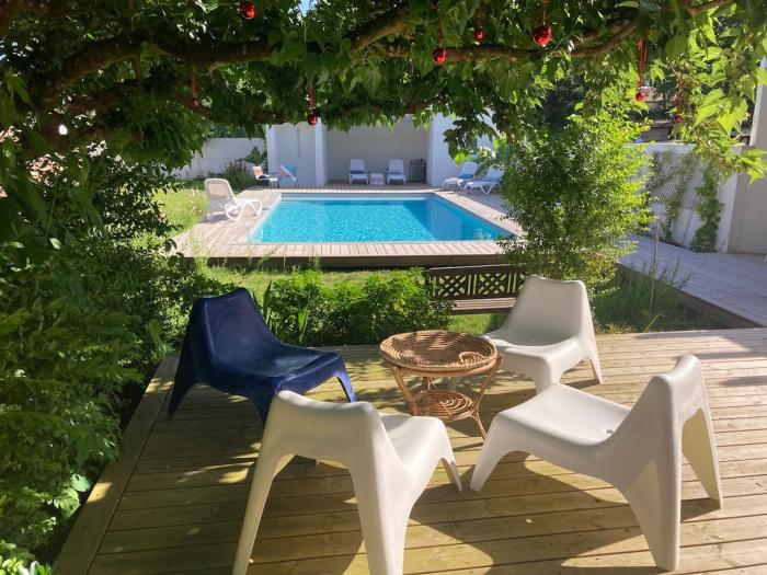 Léon house pool 10 people